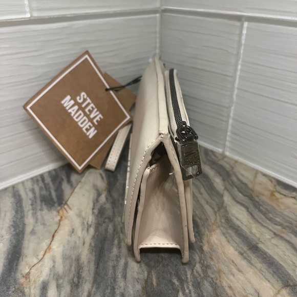 Steve Madden BCABBYY Flap Wallet Wristlet Light Beige Cream NWT